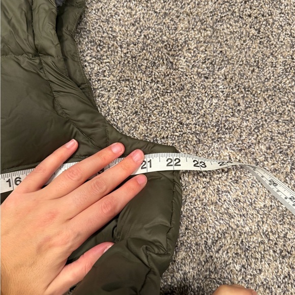 Eddie Bauer Men's Quest Fleece Vest in a green color medium EUC - Picture 4 of 6